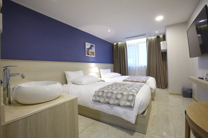 Room 25 of 78