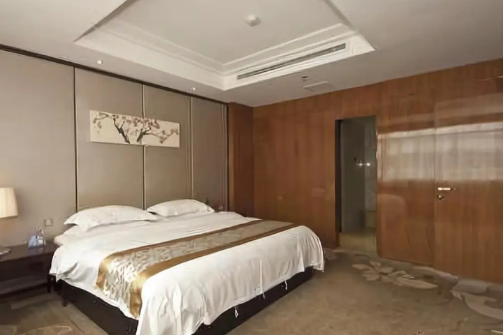 Room 4 of 7