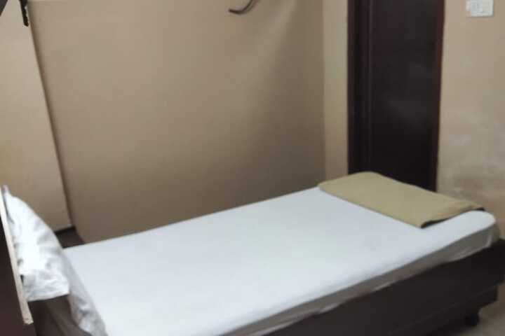 Room 14 of 36