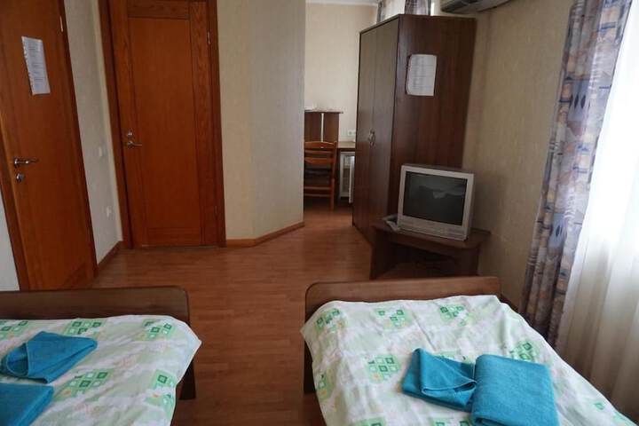 Room 9 of 33