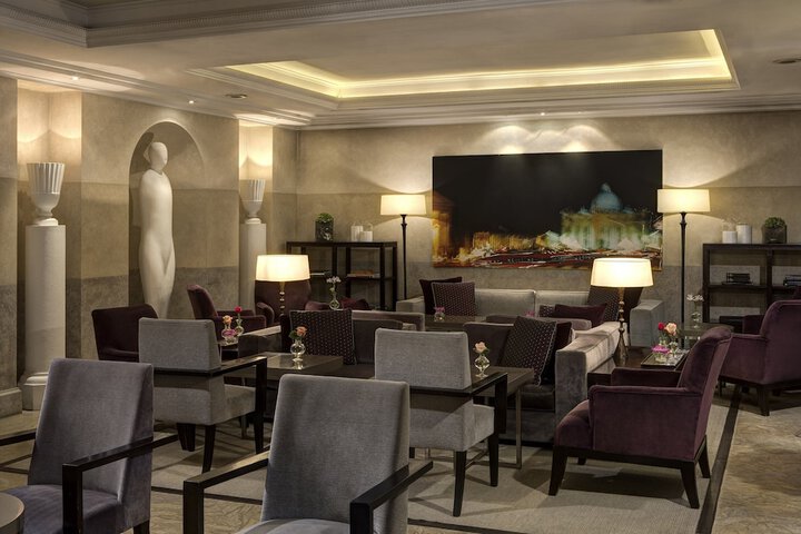 Lounge 385 of 533