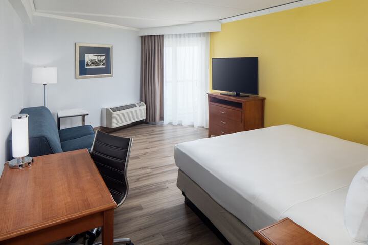 Room 8 of 37