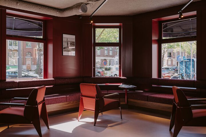 Lounge 50 of 66
