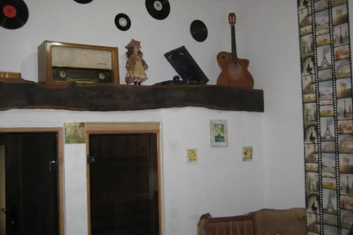 Room 9 of 22