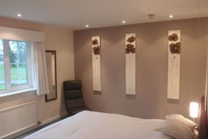 Room 40 of 61