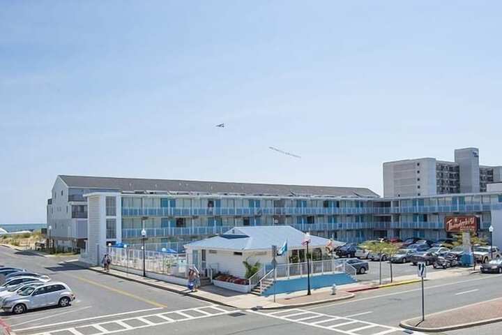 Thunderbird Beach Motel
