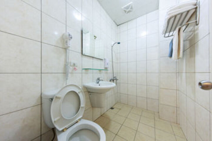 Room 2 of 18