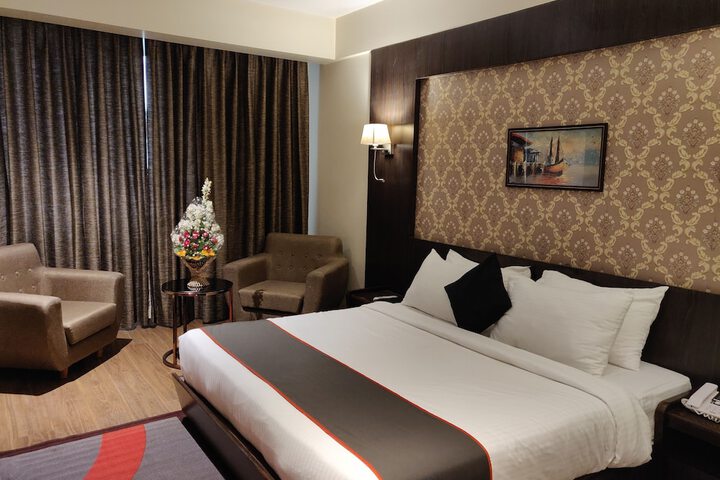 Room 3 of 33