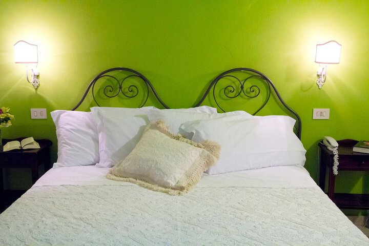 Room 6 of 34
