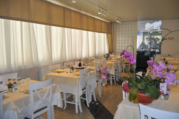 Dining 26 of 45