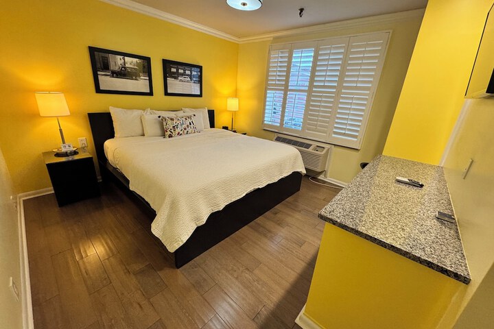 Superior King Room (14 of 15)