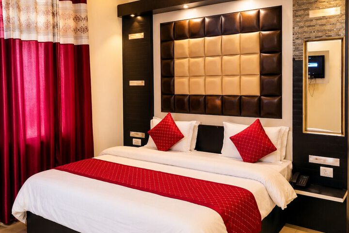 Room 5 of 13