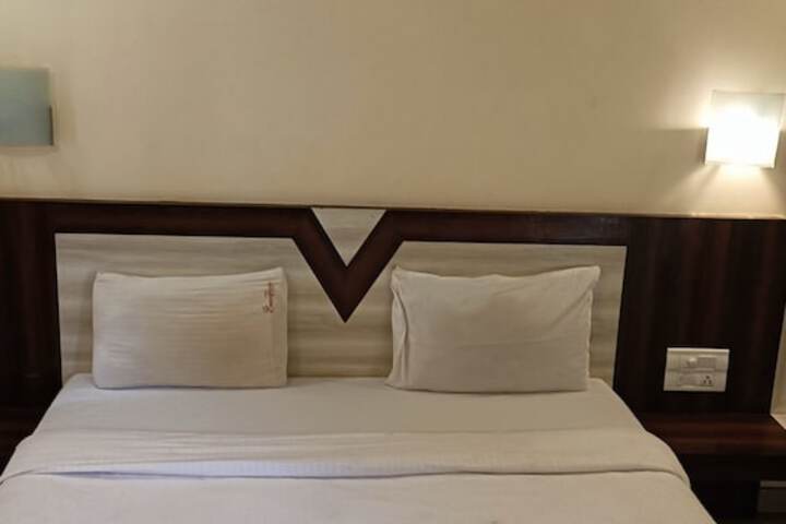 Room 7 of 14