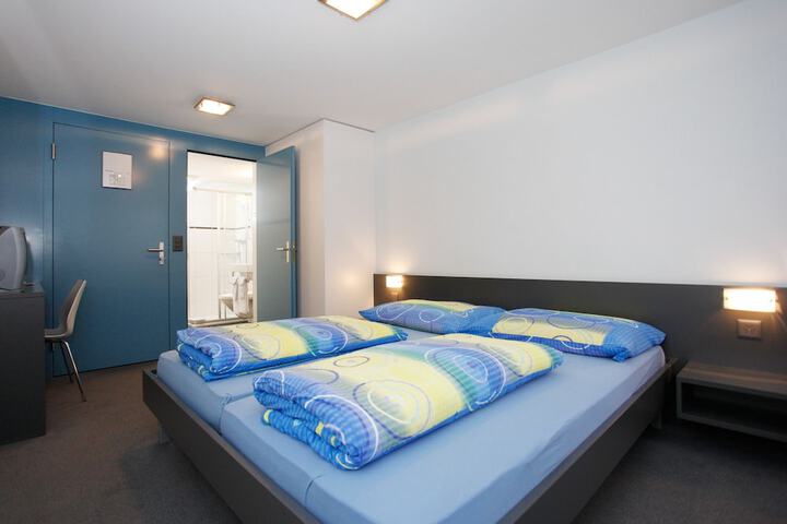 Room 11 of 46