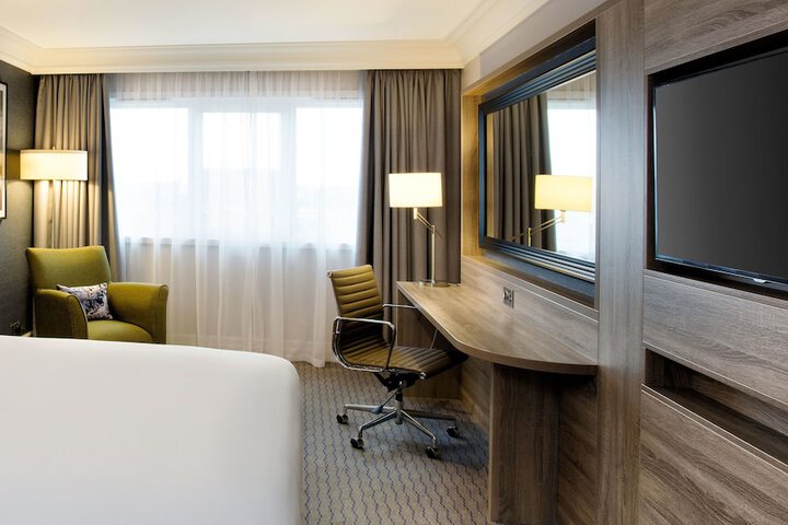 Room 5 of 117