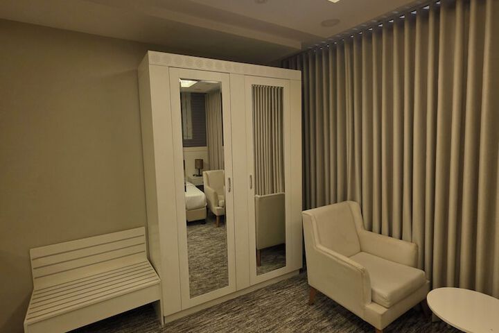 Room 9 of 24