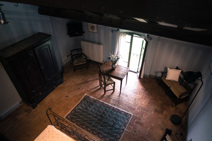 Room 16 of 46