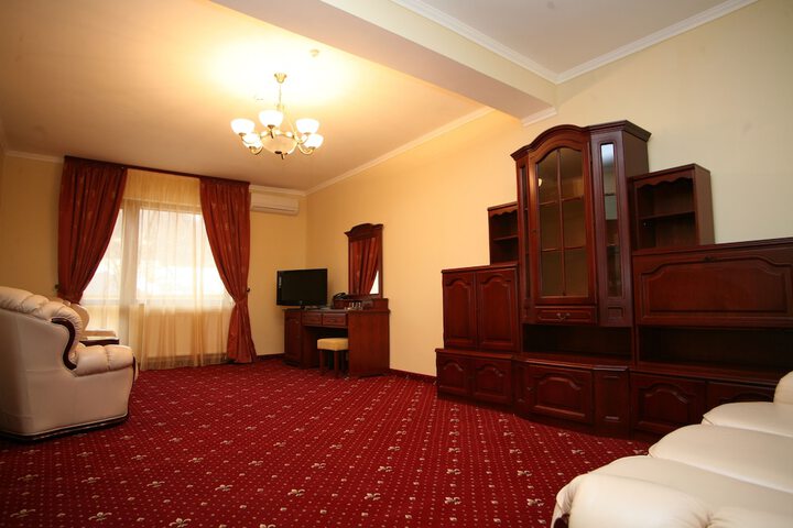 Room 15 of 33