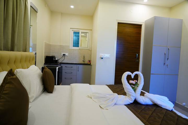 Room 5 of 16