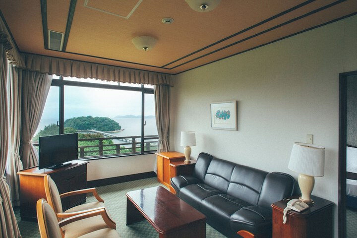Room 9 of 20