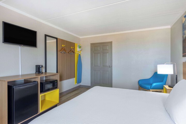 1 King Bed (1 of 13)