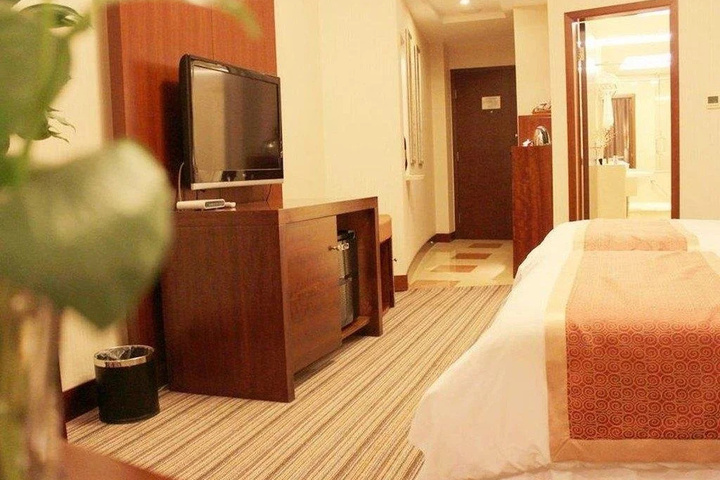 Room 6 of 14