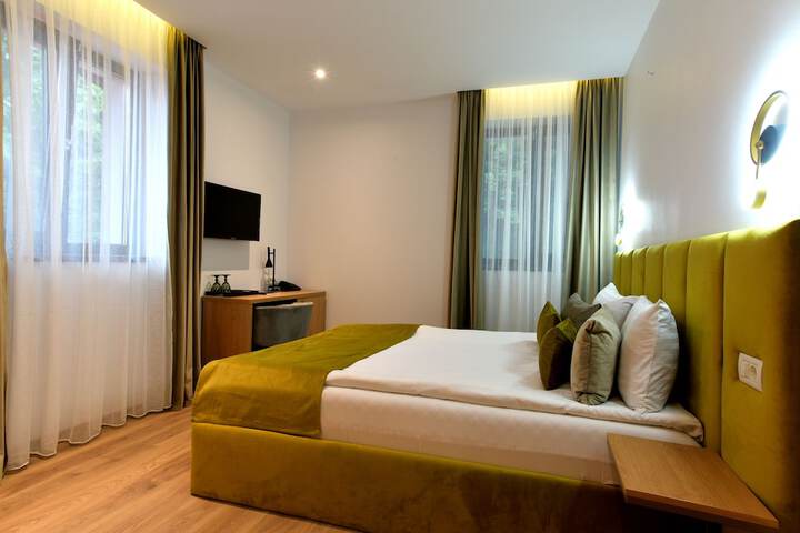 Room 8 of 48