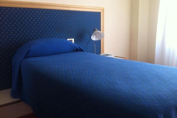 Room 12 of 28