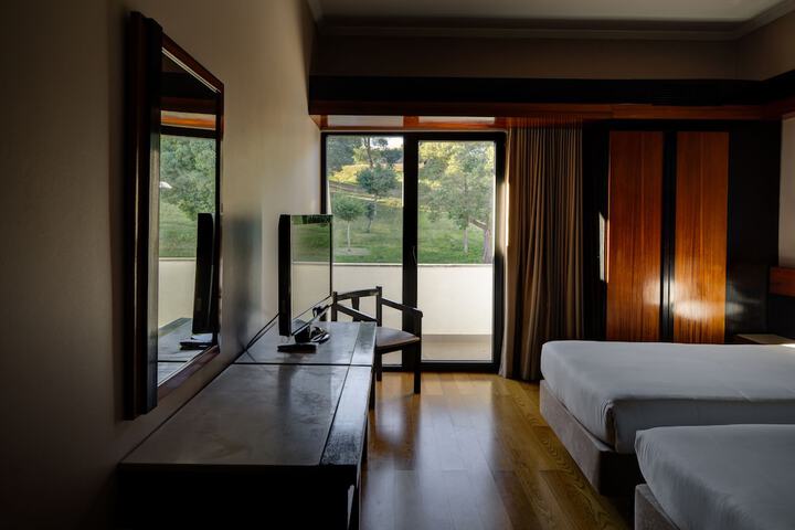 Room 32 of 80