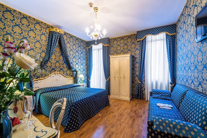 Room 5 of 87