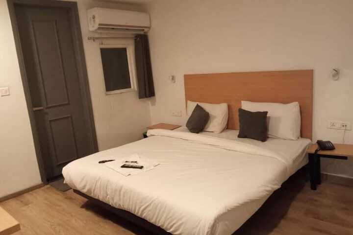 Room 6 of 15