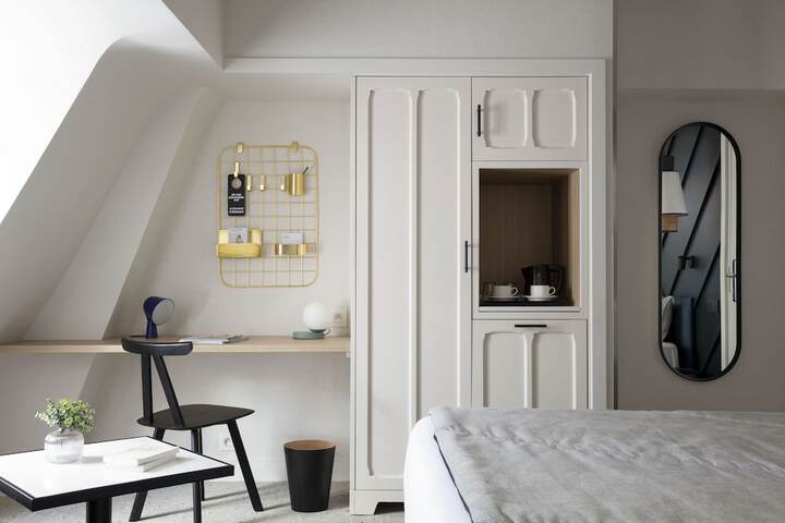 Room 18 of 46