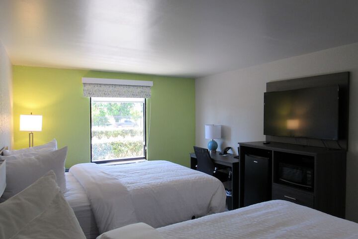 2 Double Beds (8 of 16)