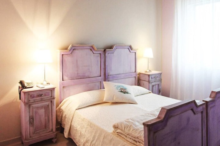 Room 2 of 35