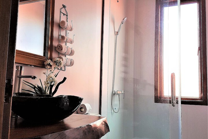 Room 52 of 99