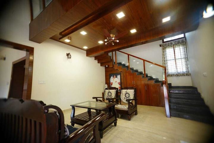 Room 8 of 18