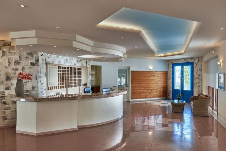 Entrance & Lobby