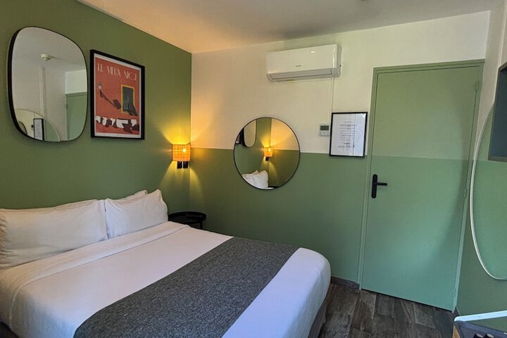 Room 42 of 76