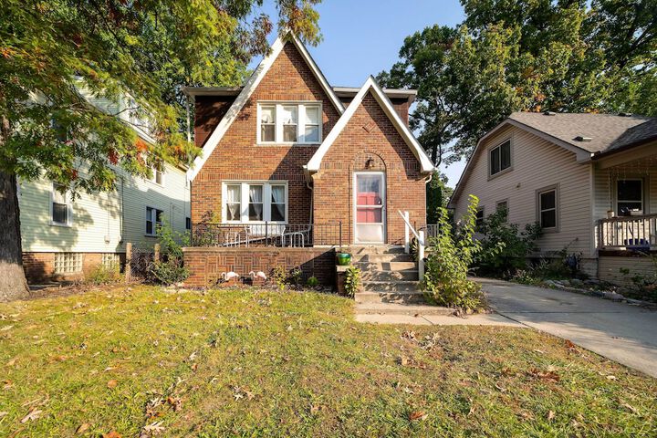 Ferndale Apartment w / Yard - Near the Detroit Zoo!