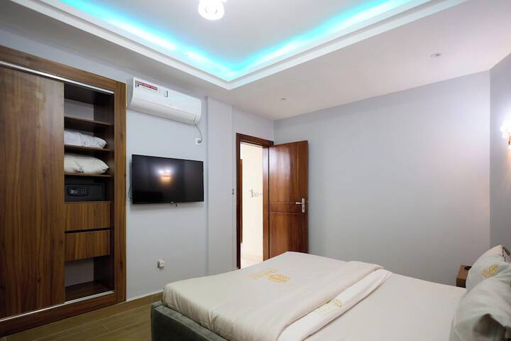 Room 12 of 170