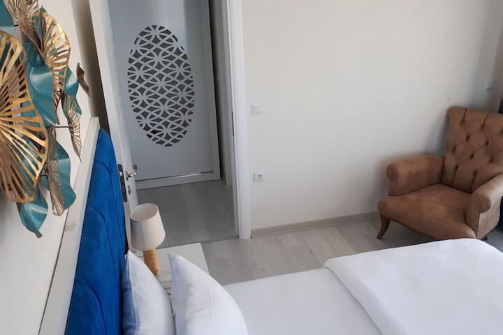 Room 9 of 35
