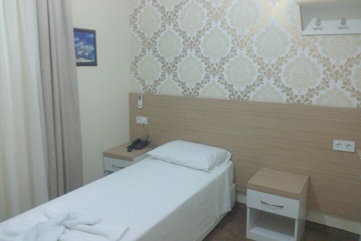 Room 9 of 63