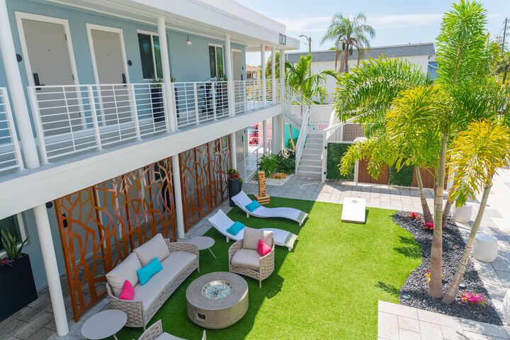Hotel Exterior 168 of 227