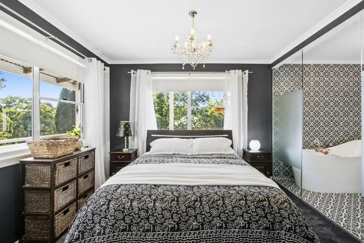 Room 2 of 7