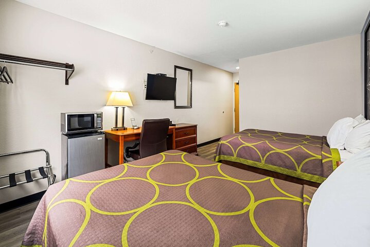 2 Double Beds (1 of 15)