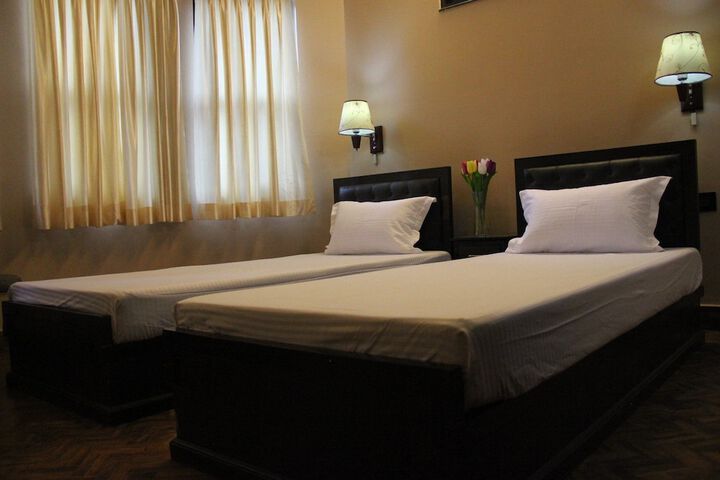 Room 4 of 9