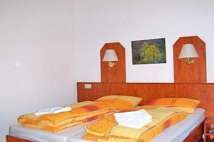 Room 6 of 26