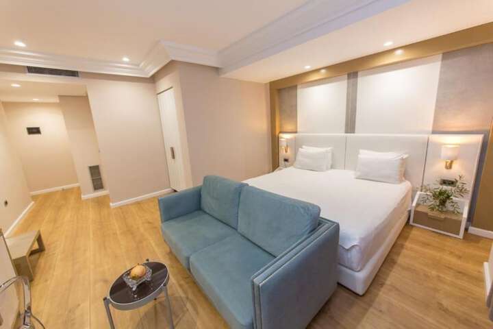 Room 42 of 71