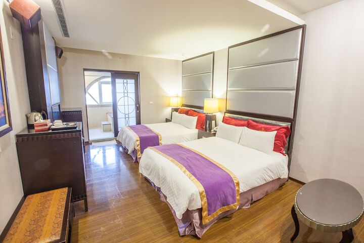 Room 10 of 31