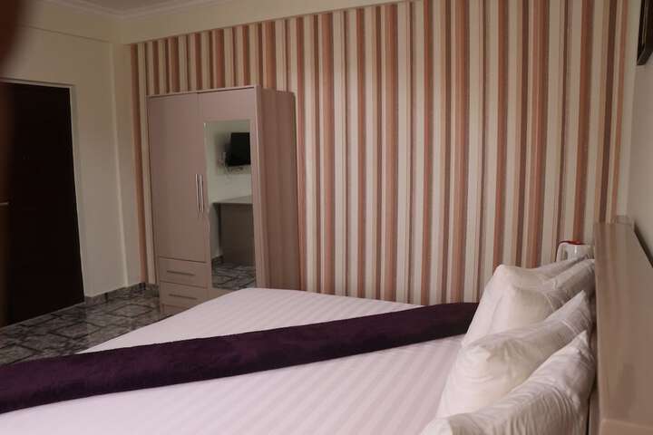 Room 63 of 138